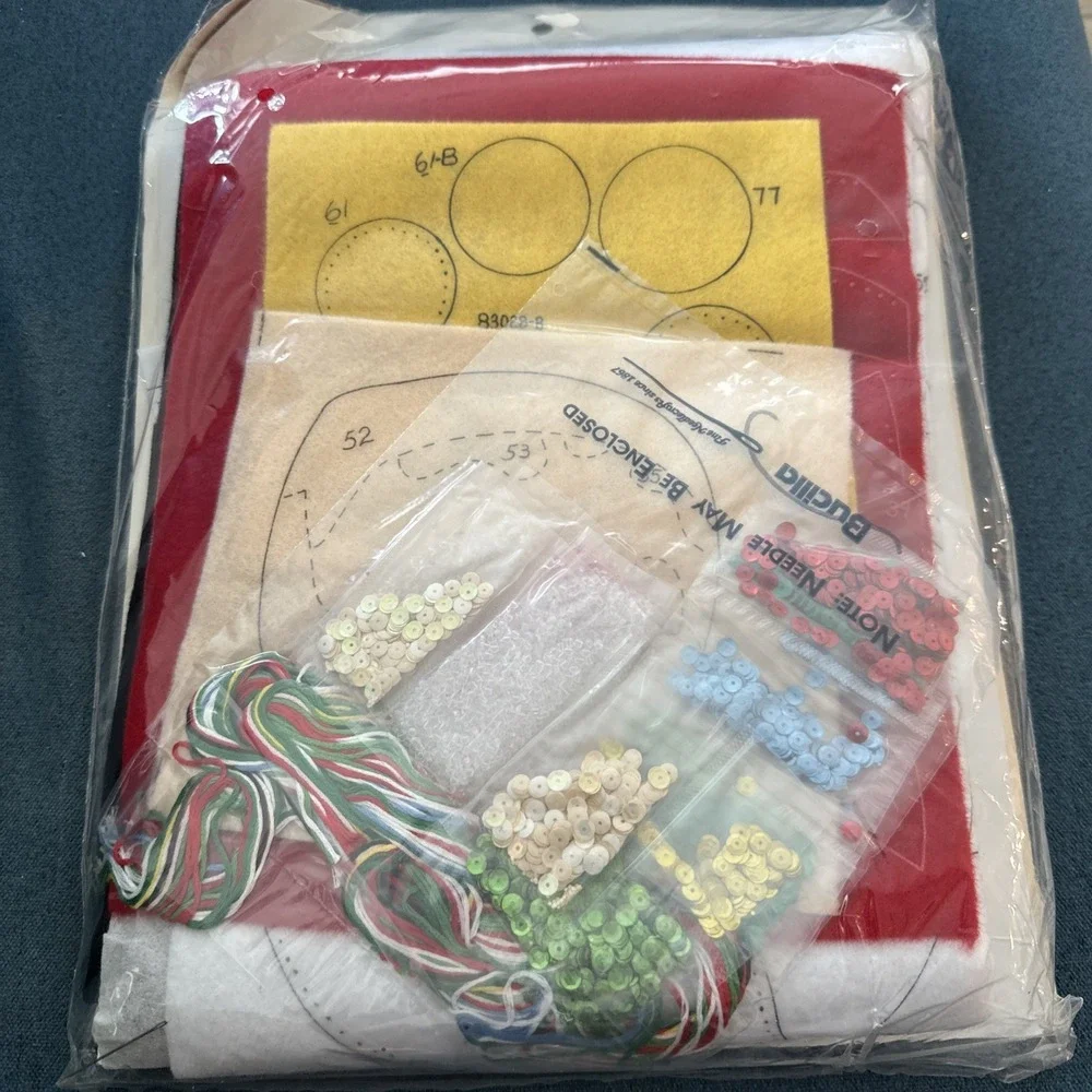 Bucilla Felt Wreath 18